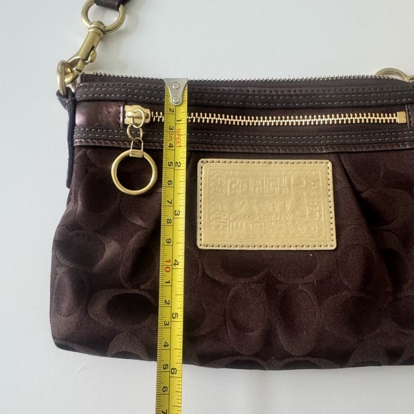 Coach Signature Poppy Crossbody Swingpack with Gold Accents - Picture 5 of 16